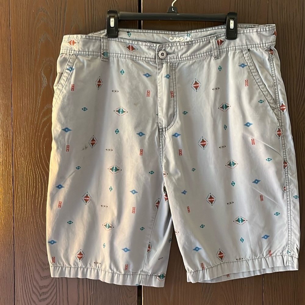 Carbon men’s gray shorts with Southwest pattern. Size 38